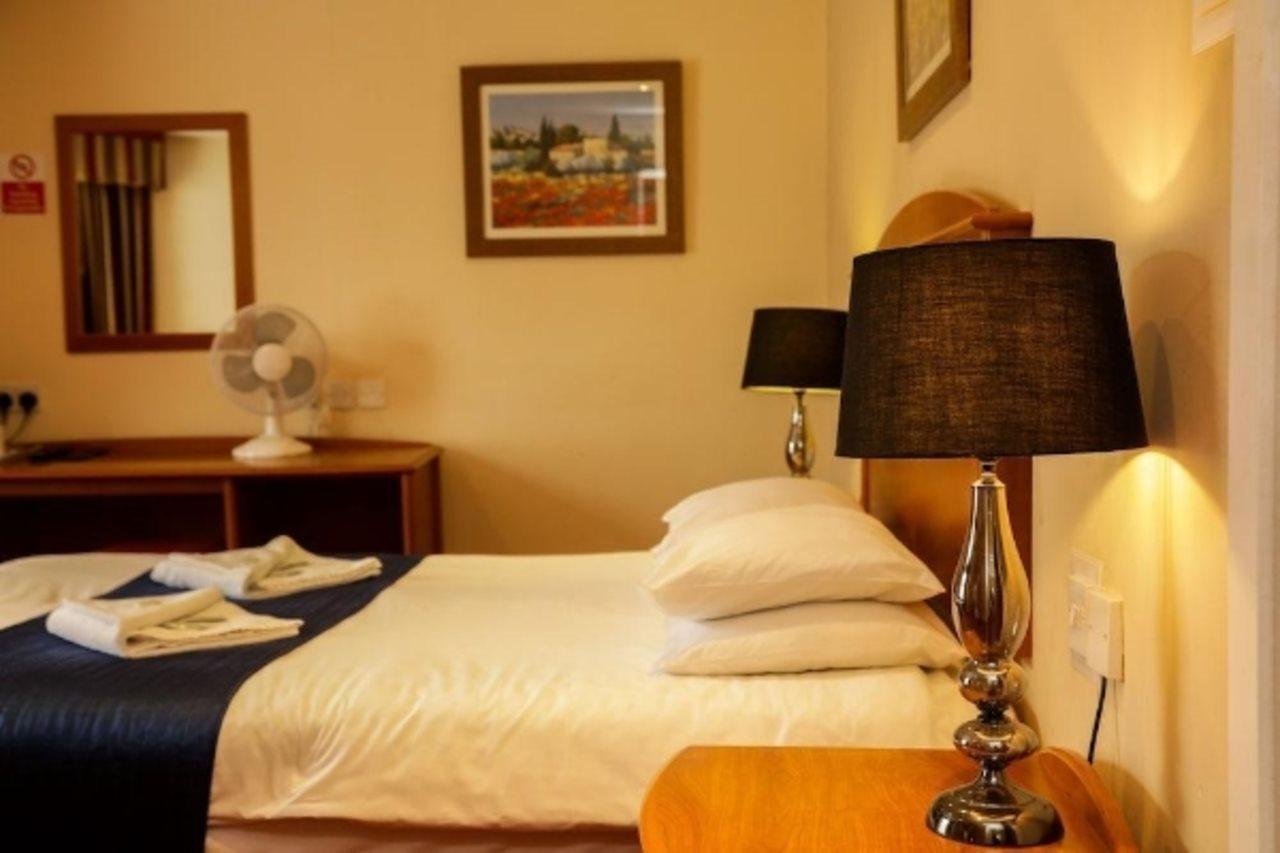 Chesters Hotel & Restaurant Солфорд Экстерьер фото